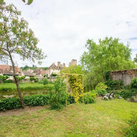 Beautiful With Private Garden Holiday home