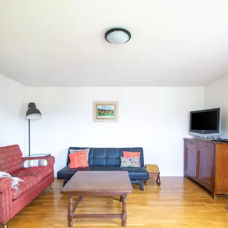 Beautiful With Private Garden Holiday home *