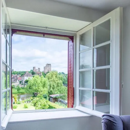 Beautiful With Private Garden Vakantiehuis